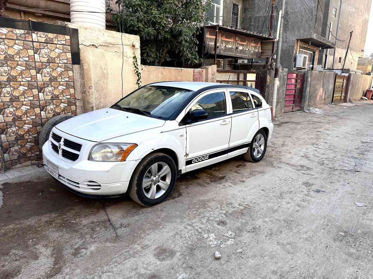 السلام عليكم
سيارة كاليبر ٢٠١٢ 
محرك 2000
و كير سليمات 
سيارة وارد خليجي  
ما بيه ضربة بس بيه خدوش و شهوط بسيطة 
***********
