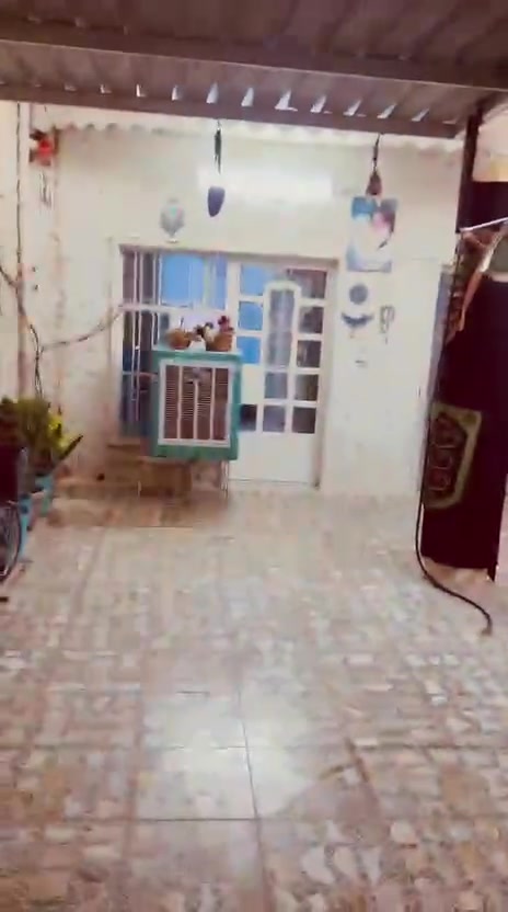 تنويه 🔴🔴🔴
دار للبيع //المساحة ١٢٥ متر 

الواجه ٥ ونزال ٢٥ 

٣غرف نوم // ٢حمامات وتواليت خارجية //مطبخ // استقبال 

كراج //ترك // سطحين امامي وخلفي ..  وكما موضح في الفيديو

المكان :  الامين الثانية /فلكة جامع المحسن / فرع كوفي ستي اول فرع يمنة (شارع صوفر قديما ).

للتواصل // على الرقم (***********) او ع الخاص
