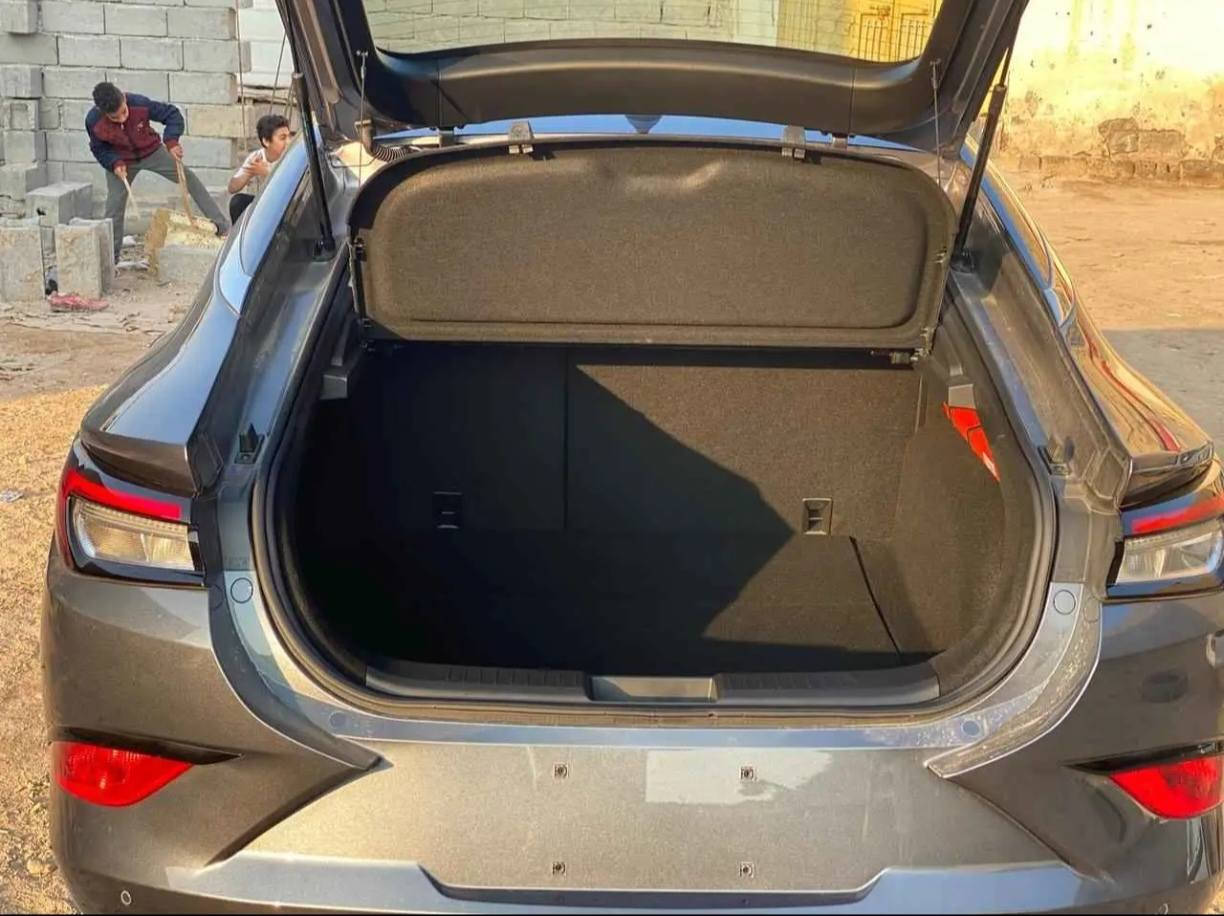 2024 j7 
صيني امتياز الماني كير محرك 
مكفوله ماشيه 20.000
بيها بارد بالباب الخلفي جوه و مرجعينه 
و هاي الطخه 
كير محرك كفاله تبريد 
مواصفات نص فول 
ضمان 6 سنوات 
صيانه مجانيه 2
5 تبديلات دهن مجاني 
رقمها بصره باسمي
 تحويل ثاني يوم 
عنوان البصره 
السعر بـ 120 و بيها مجال للشراي 
*********** البصرة, العراق
