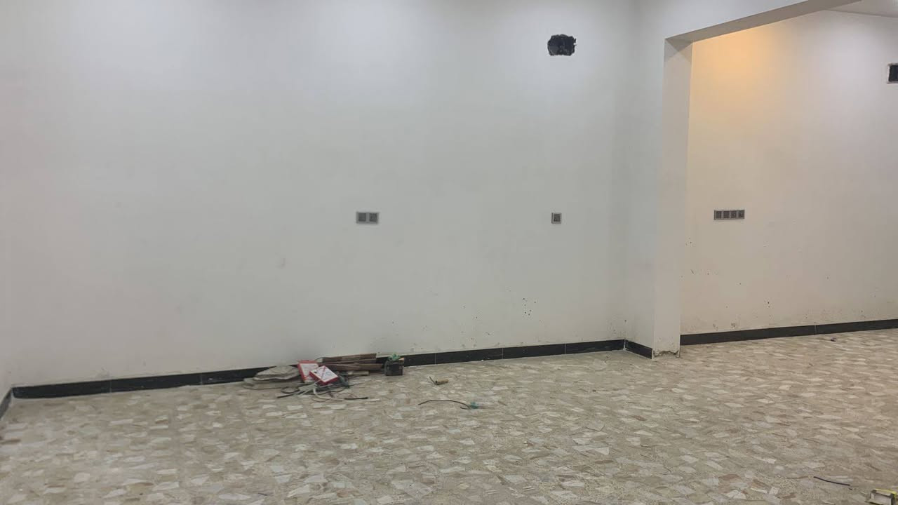 يالله 🧿بيت للبيع طابق واحد بناء درجه اولى  مدخلين للبيت مطبخ وصاله وهول وغرفه نوم صحيات داخل البيت وخارج  البيت بناء جديد زاعي البيت ثاني فرع مقابل الاسواق بلبدايه ***********

