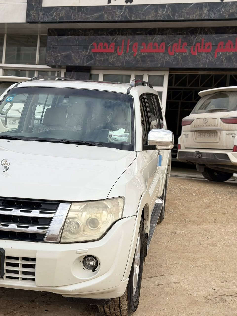 #معرض_بيت_شريجي_للسيارات❤️‍🩹
#باجيرو_2014_خليجي حبتورر فول 1/1 محرك 6 سلندر  السيارة جاهزة  ماشيه  225 بيهة رقم بغداد دولي سعرها 150 ورقه وبيها مجال والسياره رايديها نقد فقط مكفوله عدا بارد موضح بلسونار. 
مواصفاتهة
دمام
فتحة 
كشن كهرباء 
شاشة 
مري شفط 
كامره
زراك علايت 
لايت زينون 
بلوجكتر زينون 
اشاير بلمري 
7راكب 
3 قطع تبريد 
فور ويل 
حساسات خلفيه وبقيه المواصفات المعروفه العنوان كوت حي لحكيم معرض بيت شريجي مجاور محطه الواسطي 
للاستفسار 
*********** حسنين واتساب او اتصال
