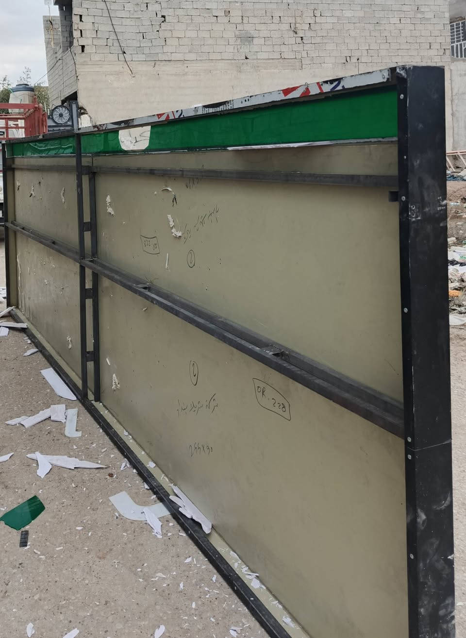 كابون مغلف تغليف درجه اولا قياسات 5متر تقريبآ الطول .. العرض متر ونص
العدد.٤.. ***********‬‏
