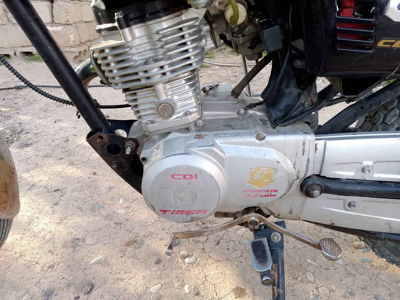 سلام عليكم موطور تايكر 20وزن ثقيل شرط ومعمر جديد موطور لا نضيح دهن ولاش نشاط فول دبلات اربعتهن شغالات كهربائيات كلها شغاله مكينه خرسه شرط السعر 375وبي مجال شي قليل  غير ادهن ولبانزين ما اتحط علي شي المكان قاطع السبعاوين الخالديه الاستفسار اتصال ***********
