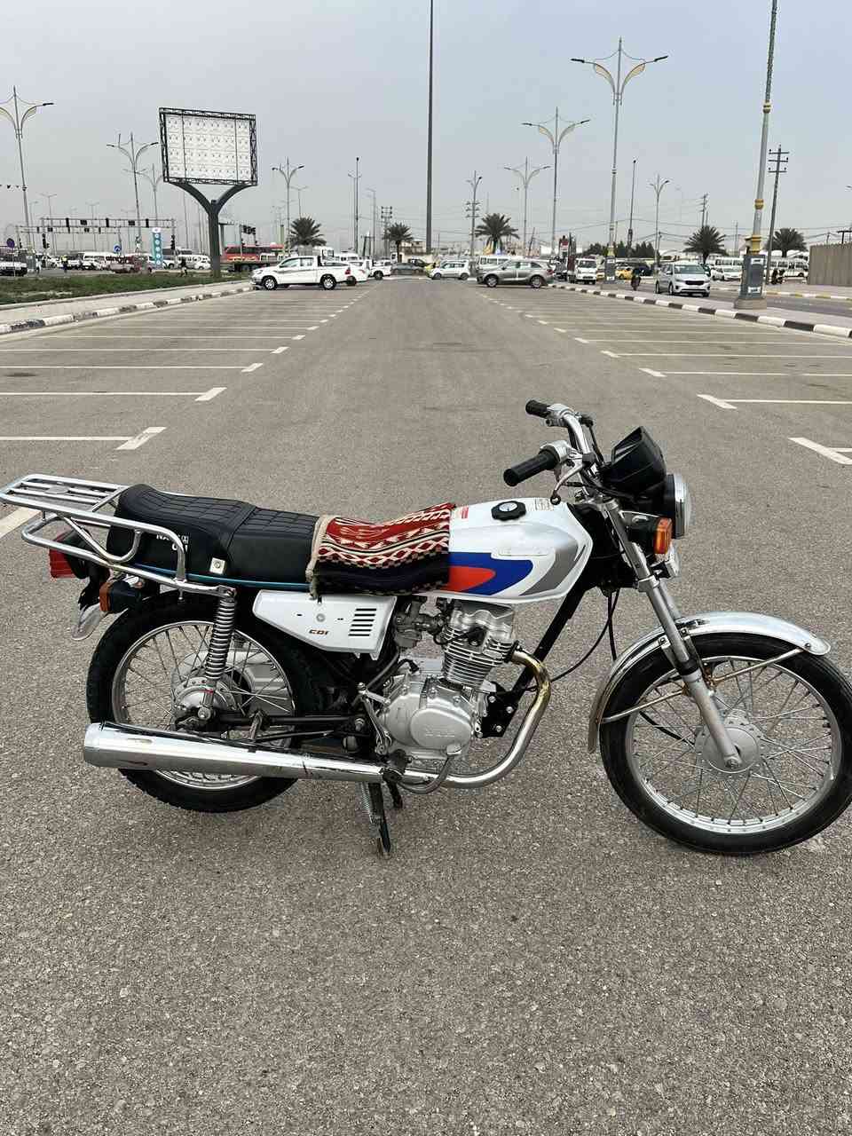 سلامو عليكم ارشا موديل2022اوراق اصولي لدراجه خير من الله ماعايزه برغي تجي وتقلب وتقتنع وبيك خير وتدلل لسعر700وبيها مجال مو شراي لأتعبني للستفسار ***********
