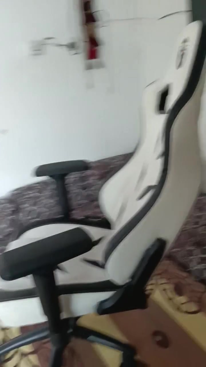 كرسي للبيع ما بي كل شيء عيب سعر كويس سعر على هذا الرقم وتساب عليه***********
