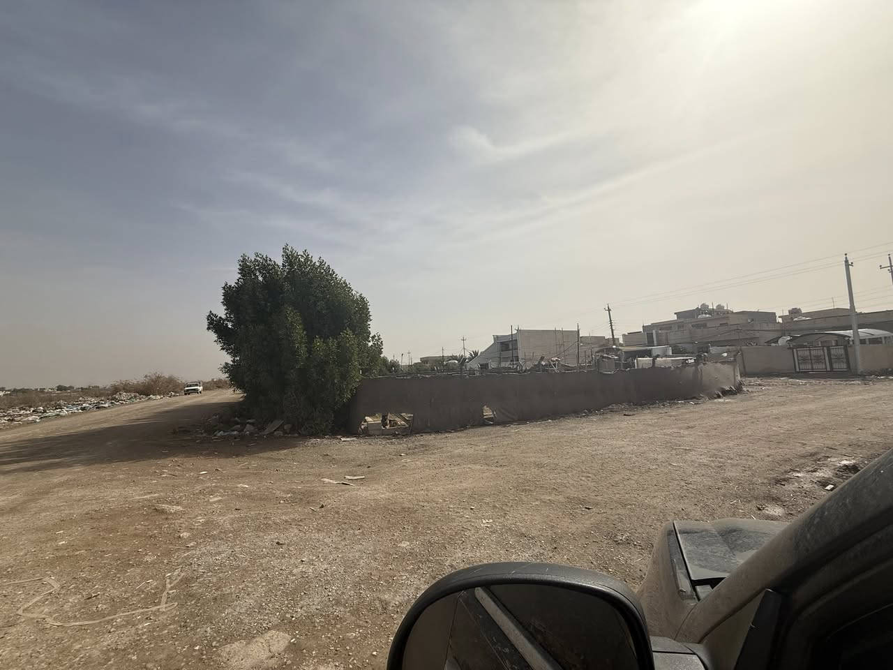 بوب الشام أسوار بغداد مقابيل
 دورالضباط قرب الهزه مال مرور 
لبيع ملك طابو زراعي 25 ركن على شارع 
شارع 15 كامل خدمات باقي على تبليط طاب 
عليها انشالله كهرباء ماي مجاري كامل
يبعد عن الشارع العام 500متر 
البيت يحتوي على طابق واحد غرفه 5x5
استقبال 7x5 حمام 2x150 مطبخ 250x5
حمامات خارجيه او مخاسل 2
معه غرفه كرفان خارجيه 3x2
مساحه 250م واقع حال واجه 10نزال 25
معه البيت قطعه الي مقابيل البيت نفس مساحت 
البيت مسيجه حديقه على شارع 
‭+964 773 887 4870‬
