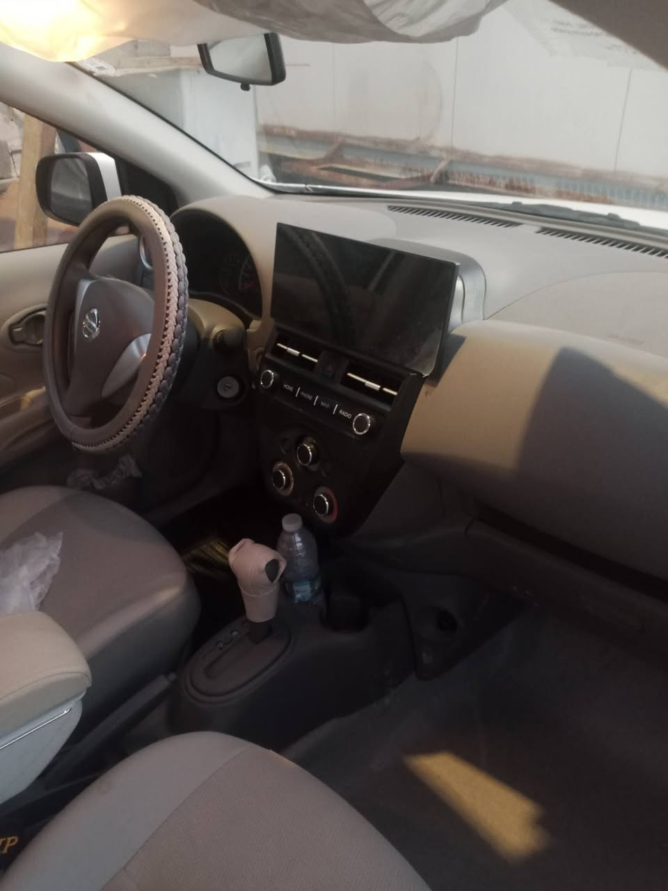 السلام عليكم سيارة نيسان سني هندي البليته الزركه مديل25 شباج نحله شاشه لكزز حساس خلفي كامره خلفيه ماشيه5000 السعر 128 
***********
