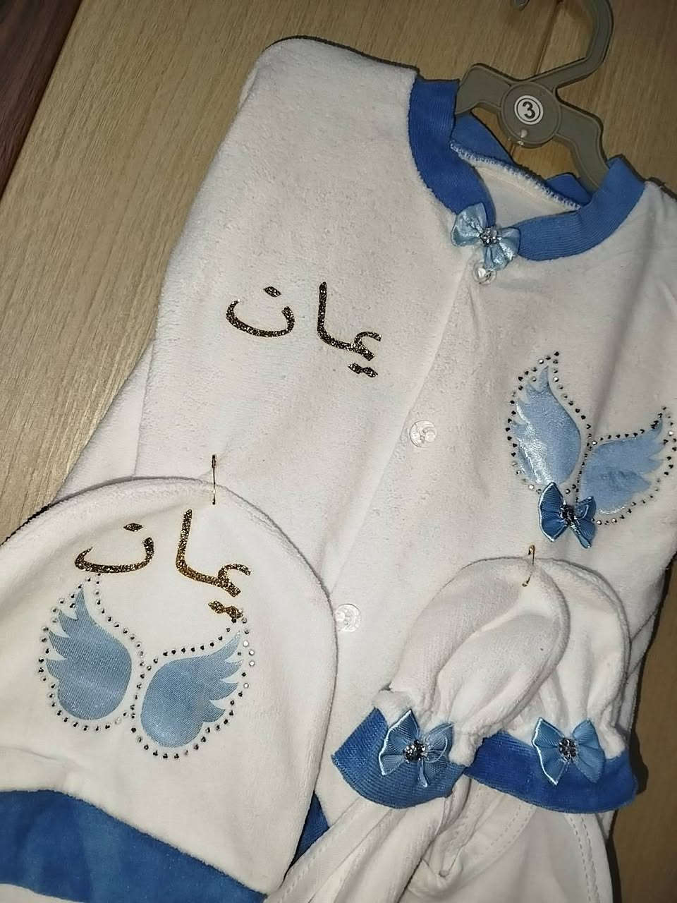 باقي منها اخر قطعتين 🌷 
احمر❤️ & ازرق 💙الاسم يكون حسب الطلب 🎀 
ب 12 الف لان باقي بس اخر قطعتين 🌷🌷


**إذا كنت صاحب هذا الإعلان وتريد حذفه لأي سبب، رجاءا أرسل رسالة إلى الدعم الفني**