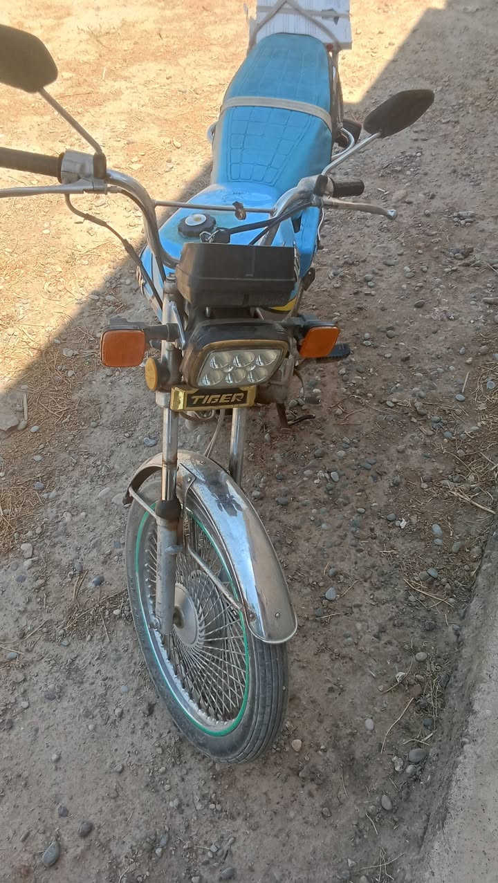 محرك معمره جديد ولفات هم جديد
كهربايات شغاله سعر 400بيها مجال حك جياا 
***********وتساب او خط
