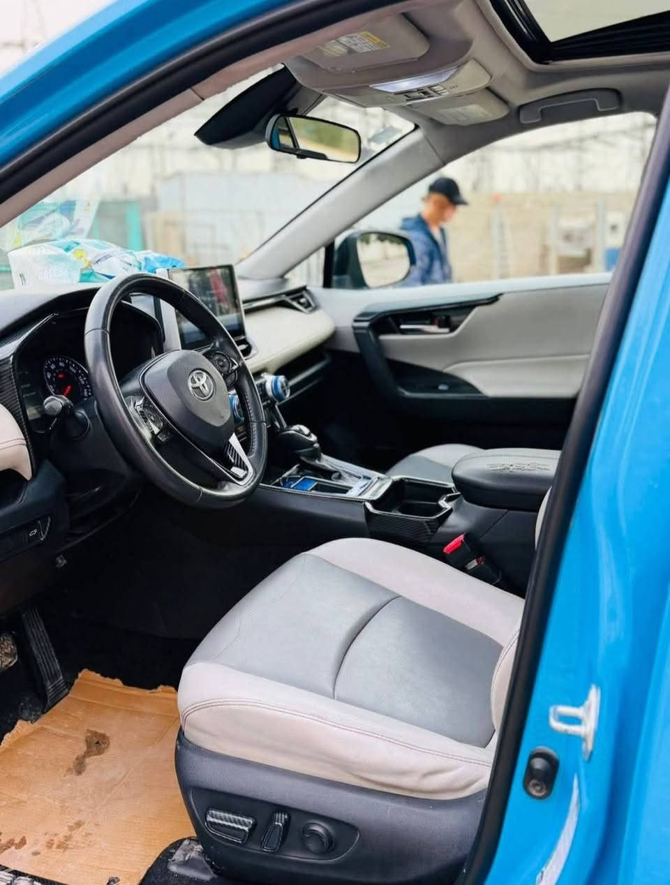 Toyota RAV4 2019  XLE
اللون  بحري ازرق غير محدد تزويد رياضي كامل  
مزوده (كت ) كامل داخل وخارج كاربون فايبر 
داخل لونين بلاد 
 رقم بغداد بأسمي جديد

عداد المسافات  ٦٨الف  ميل  K جديده حلوى 
حجم المحرك 4 سلندر ( 2.5. GDI) 

المواصفات :
كشنات.  جلد كريمي
بصمة ابواب
دخول ذكي 
تشغيل اشاره ترحيب عند الاقتراب
بصمة تشغيل 
شاشه كبيره 
كامرا دواره 
رادار أمامي(تحديد مسار)
رادار جانبي (نقاط عمياء)
رادار خلفي(التحذير من الاصطدام)
 3 تحكمات وضعيات القيادة Drive Modes 
اوتو ستارت (Auto start)
اوتو ستوب(Auto Stop)
هاند بريك بصمة
اوتو هولد(Auto Hold)
تحكم وضعيات القيادة ECO,NORMAL,SPORT
مانع انزلاق+ABS
حساسات خلفية+كاميرا
تحكمات استيرن
تبريد قطعتين 
فتحت سقف 
صندوك كهرباء 
وبقية مواصفات XLE المعروفة
الضرر خفيف كلش حلو 
 
العنوان بغداد البنوك 

السعر المطلوب ٢٠٠ $

للاستفسار الاتصال بالرقم او لمراسله واتساب 
***********
