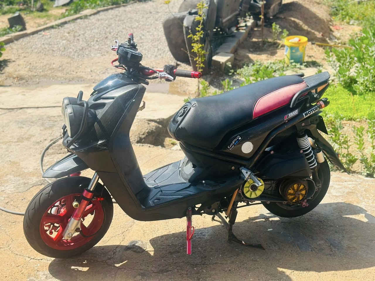 سلام عليكم اخوان سكنس جبلي ام عيون
دراجه مفوله لاخير تزويد مكفوله وجديده 

كلجات تزويد ستيرن صدر امامي يدات قبق فلاوين كله 

اصلي دراجه مال جناي مفوله لاخير مكفوله 💯💚

سعرها مليون وبيها مجال حك جيه 

مكاني ديالى بعقوبه هـ  ***********
