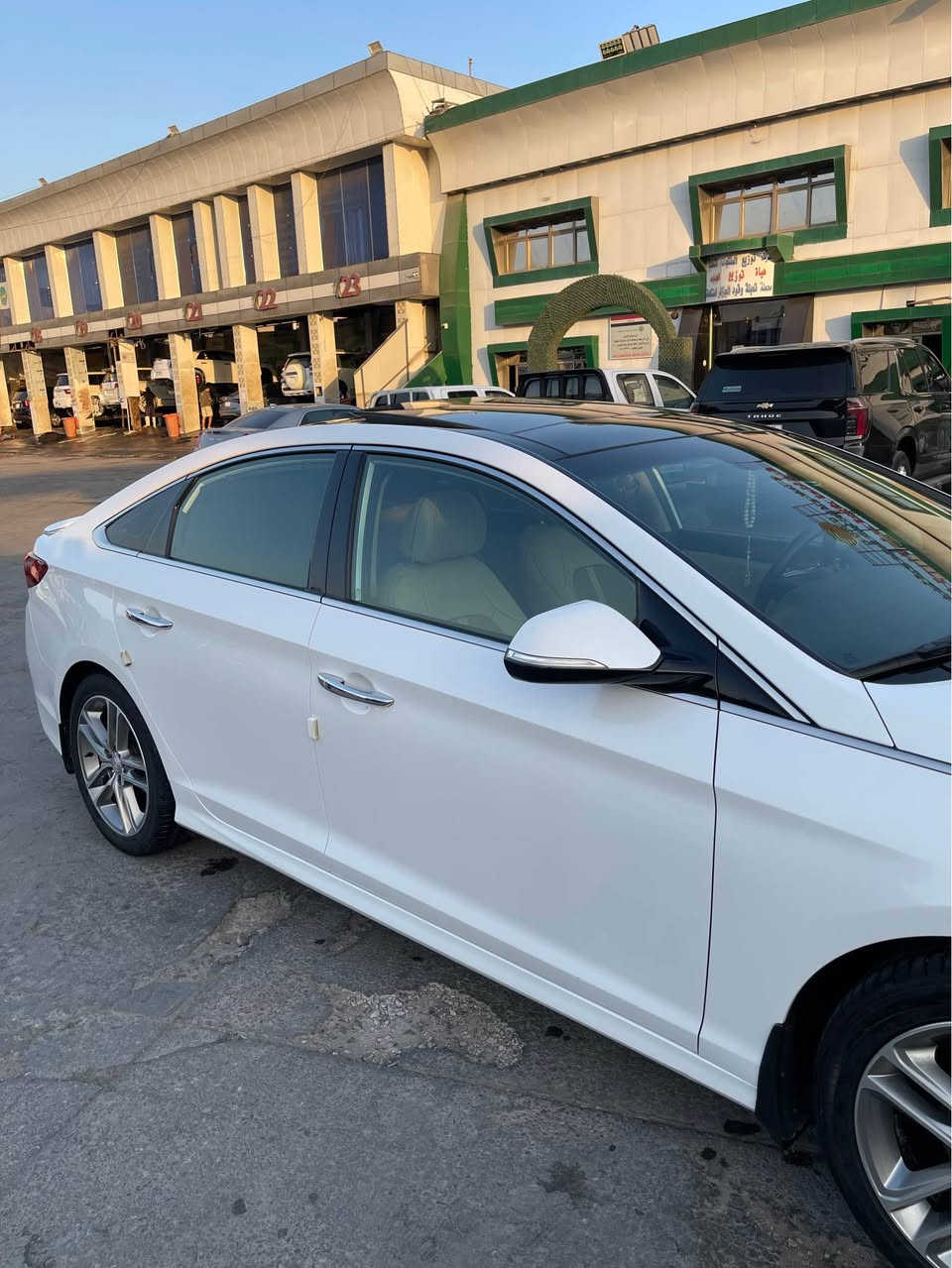 سوناتا خليجي موديل 2019 فئة الليمتيد فول مواصفات مكينة دووش حجم 2400 رقم اربيل بأسمي تريد وكاله او تحويل حااااضر سنويه جديده لغاية 2030 كفاله عامه ما عدا بارد جدا بسيط بقبق صندوق وسونار موجود بلصور شوفه بعينك سياره ماشيه 77 الف كيلو متر حقيقي وين ما تريد تفحص افحص 
1_تشغيل بصمه 
2_بصمة ابواب مع قبق صندوق 
3_انارة ترحيب عند الاقتراب من سياره 
4_سقف بنارما طقتين 
5_شاشه لمس بلادي مع كار بلاي مع اوامر صوتيه 
6_بصمات تشغيل عدد 2
7_شاحن لاسكلي للموبايل 
8_يدات الابواب نيكل بلادي
9_لايت امامي زنون بلادي LED مع كشاف ضباب 
10_لايت خلفي LED بلادي 
11_تبريد قطعتين امامي وخلفي مع تشغيل شاشة ديجتال مناخ منفصل 
12_كتالوكات مع عده سياره مع سبير بلاديه مع طفاية حريق غير مستخدمه
13_اضواء في يدات الابواب  الاماميه مع المريء
14_حساس امامي وخلفي 
15_كرسي سائق كهرباء 
16_مريء شفط
17_كشنات قماش مغلفه بيج جلد 
18_كراسي الخلفي قابله للانطواء 
19_بردات شمسيه خلفيه بلادي 
20_ارضيه السياره على بلادي جديده جدا
21_ويل كب عدد 5 
سياره كفاله محرك مع الگير مع التبريد مع حداده 
ادامه صار شهر تبديل دسكات طخم مع تايرات اماميه جديد مع ترتيب نواعم في سياره 
السعر 193 قابل للتفاوض 
كل تفاصيل مذكور مع صور للسياره والسونار 
الشراي يتصل ***********
بصرة_مناوي لجم البصرة, العراق
