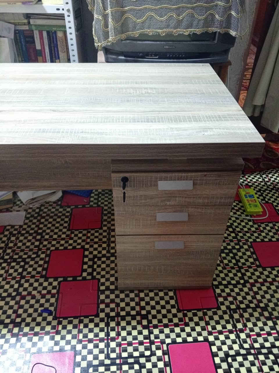 السلام عليكم ميز مكتبي للبيع الطول 82 والعرض متر وخمسين السعر 50 الف المكان البصرة دور الصحة للاستفسار الاتصال على الرقم ***********
