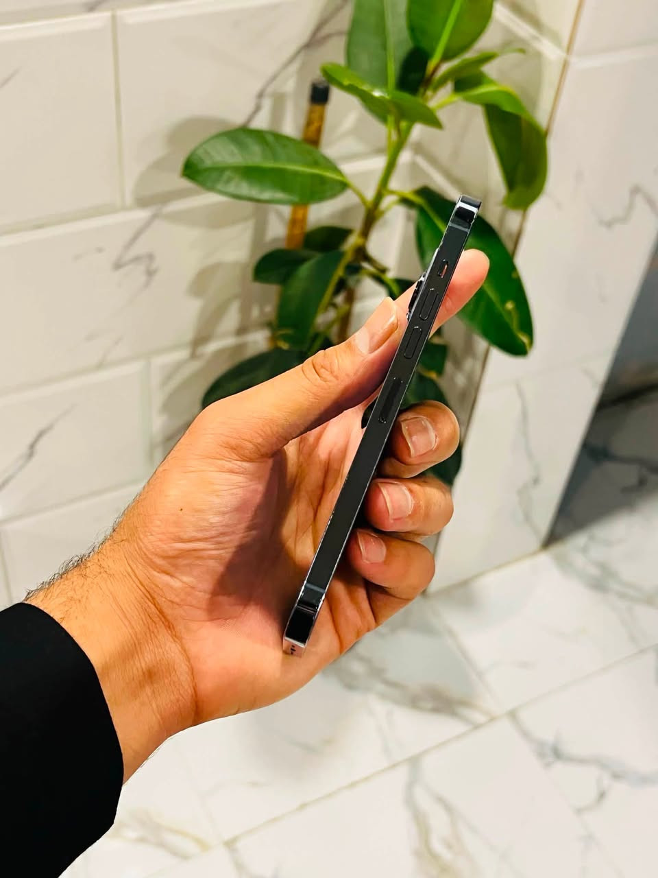iPhone 13 pro max
ذاكره ٢٥٦ 
بطاريه ٨٢ 
نموذج m
تك سيمكرت 
جهاز شرط مامبدل كلشي 
كله نورمال شرط 
فيس ايدي شغال 
حدثته صار شاشه مستعتله 
بدون اي خلل شرط 
سعره ٥٧٠ الف 
***********
