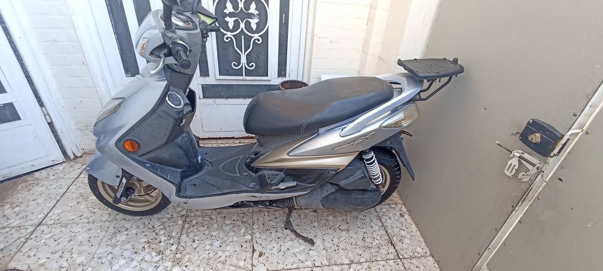 سكنز للبيع موديل 2010 كفاله عامه يابانه اصل خطين نازل مكانها حله سعرها على الاتصال ***********
