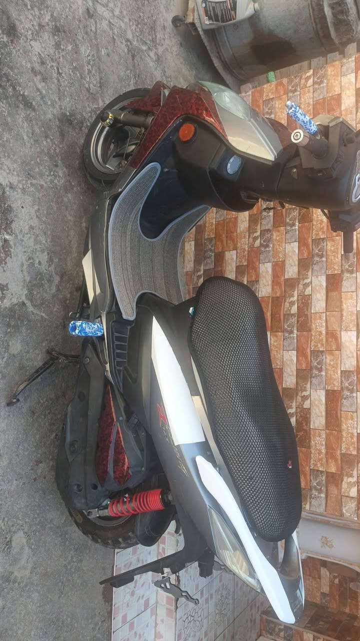 سلام عليكم كايمكو مال باله لامسجل ولا بي أوراق دراجه مال جناي سعر ٧٠٠ رقم هاتف ***********
