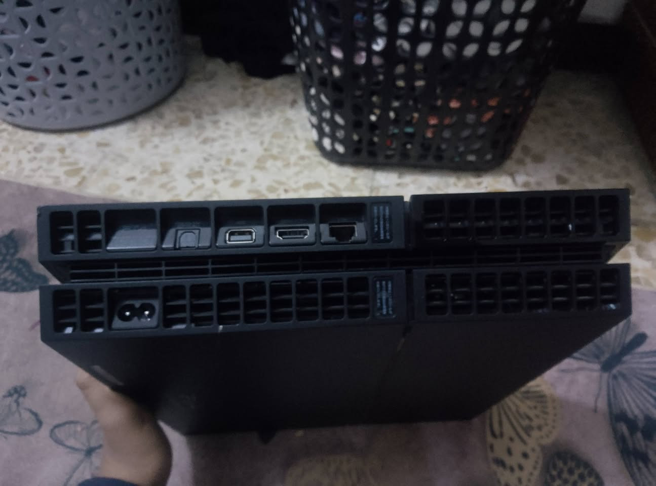 السلام عليكم بلي ستيشن فور فات مهكر السعر 180 وبي مجال الاتصال على هذا الرقم ***********
