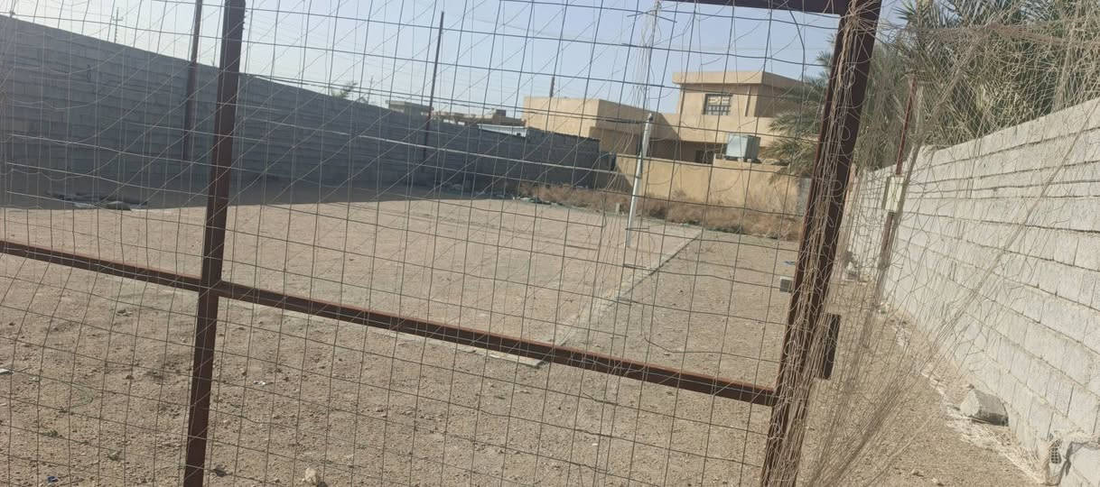 سلام عليكم قطعة ارض للبيع المساحه 800 متر ع شارع متوفر ماء و كهرباء و سكن كامل خدمات فيه ملعب طاره 
الشهابي الفلوجه قرب جامع الحبيب المصطفئ سعر 35مليون و بيه مجال ***********
