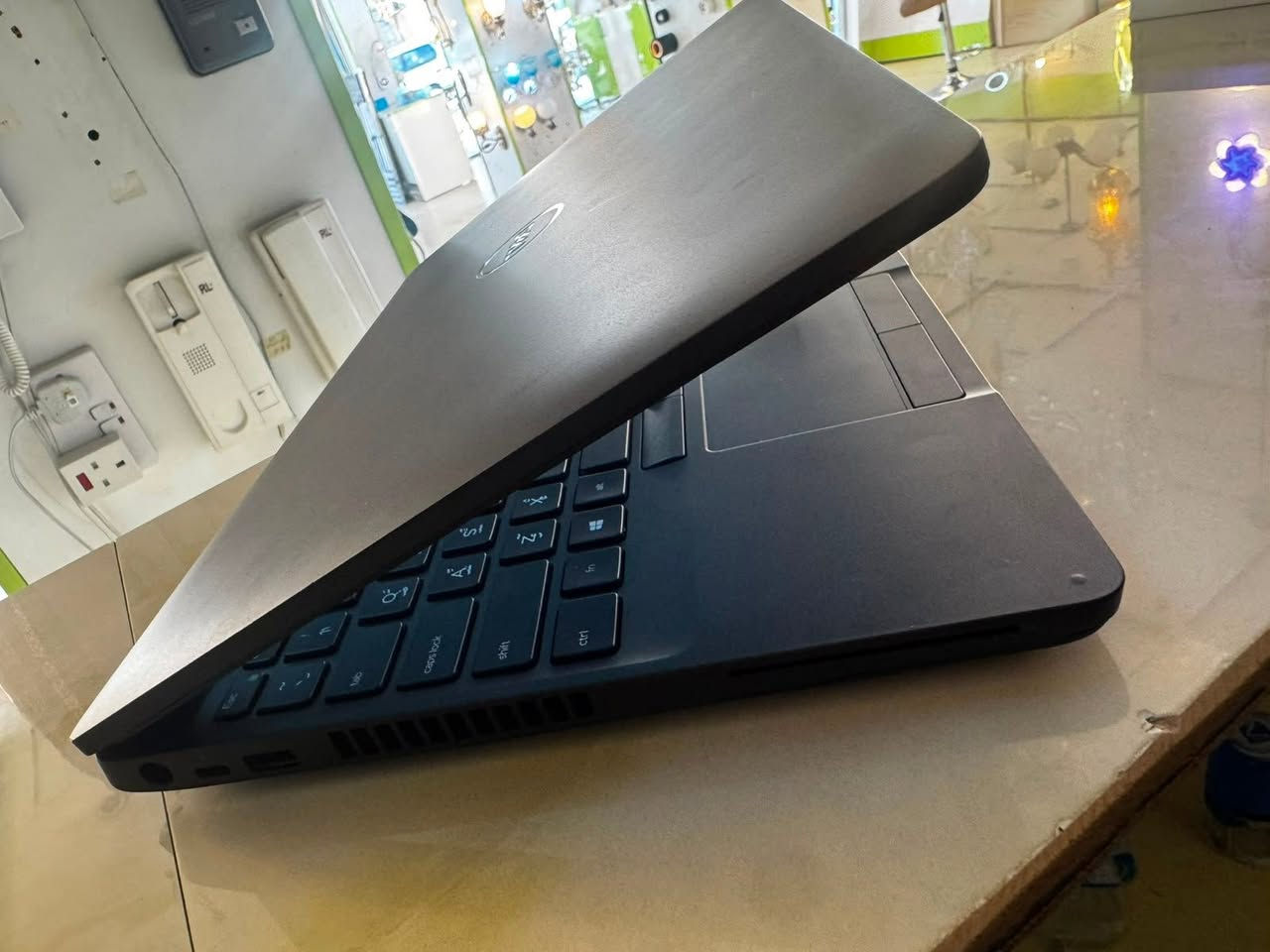 DELL LATITUDE 5500
CORE 7
GEN 8
RAM 8 gb
HARD =256 ssd
FHD=15,6”
كيبورد ضوئي
***********
السعر=200
