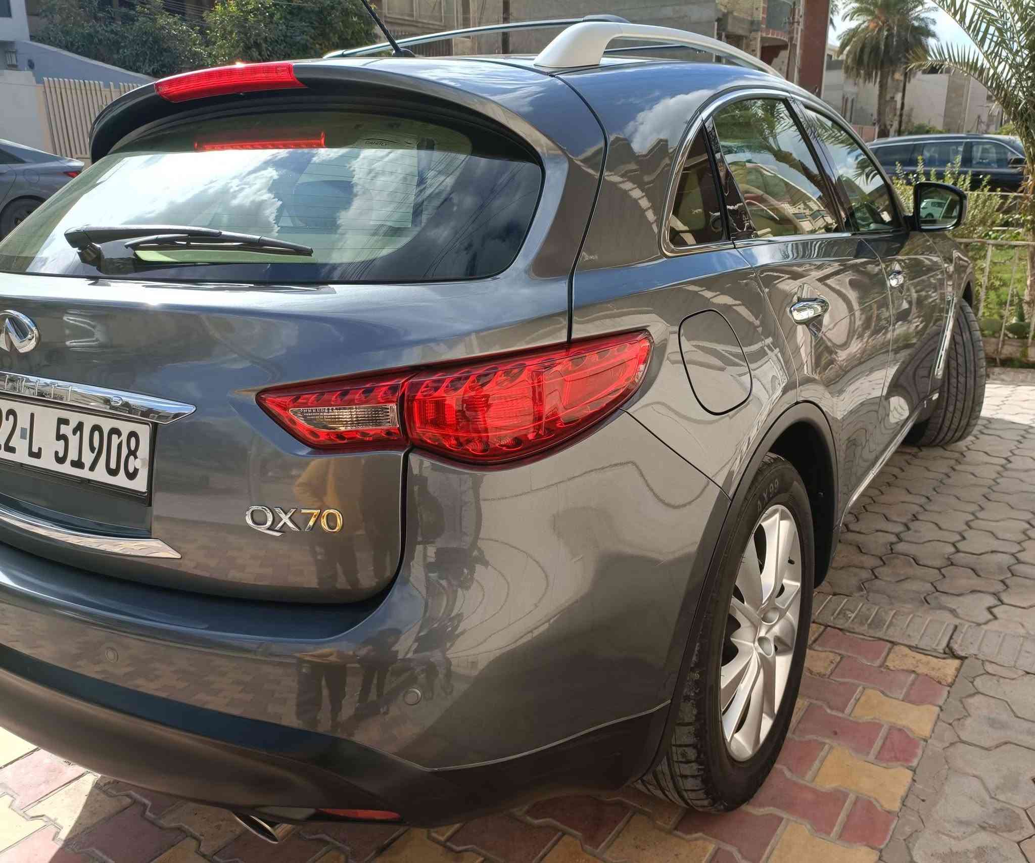 *..السلام عليكم..*
نيسان انفنتي QX70 موديل 2019
وارد خليجي كلين تايتل بدون غرق او حادث و كل القطع ليبل واحد
ماعدا الي مأشر عليه بي صبغ بسيط بالبنيد
رقم صاحب سيارة *********** للستفسار عن السعر
المحرك و الكير مكفول و التبريد وباقي الكهربائيات ايضا
المواصفات  : -
ملاحظة :- دعاميات السيارة مصبوغه كلير للجماليه فقط يعني لاحادث ولا اي شي على الفحص
1- المحرك VVEL V6/3.7
2- 4WD دفع رباعي
3- بصمة تشغيل
4- بصمتين بلادي
5-  (بصمة باب)يدات نيكل
6- (فتحة سقف (سلايد روف
7- (فتح الصندوق بالبصمة)صندوق شفط كهرباء
8- شاشة مع كاميرا خلفية
9- حساسات خلفي امامي
10- كشنات جلد / تبريد و تدفئه
11- كراسي كهرباء / خزن ميموري
12- دمام خلفي مع سستم صوت BOSE
13-  تبريد منفصل قطعتين مع تبريد خلفي
14- إشارة ترحيب بعلامةانفينيتي
15- دبل اكزوز
16-  زينون عالي / ناصي / بلوجكترات ضباب
17-  ادامه بالكامه
18- المقدس بعده منازل
19- جميع العده كامله وعلى وضع الشركه
20-  تزويد السياره بشاشه كار بلي
21- تزويد السياره بداتاشو لعرض كل انضمة السياره من ضغط وحرارة ورون مع السرعة على الزجاج الامامي
22- تزويد السياره بحمالات سيبايه
23- فرشت صندوق ربر
24- كروس تحديد سرعه
مكان السيارة بغداد
