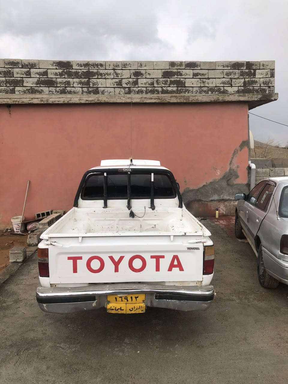 سلاوی خوای گەورەتان لیبیت 
ئەم پیکابە بۆ فرۆشتن 
سعری ٢٣ $ معامەلەیەکی برایانە
مۆدیل ٢٠٠٠ 
مەکینەی ٣ وای شەش گیڕە.
سەیارەکە رەقەم سلیمانیە بەشەرتی تەحویلو خەرامە 
تیبینی سەنەویەکەی لە ٢٠١٨  بەسەر چوە
شوین سلیمانی 

0773 0248007
