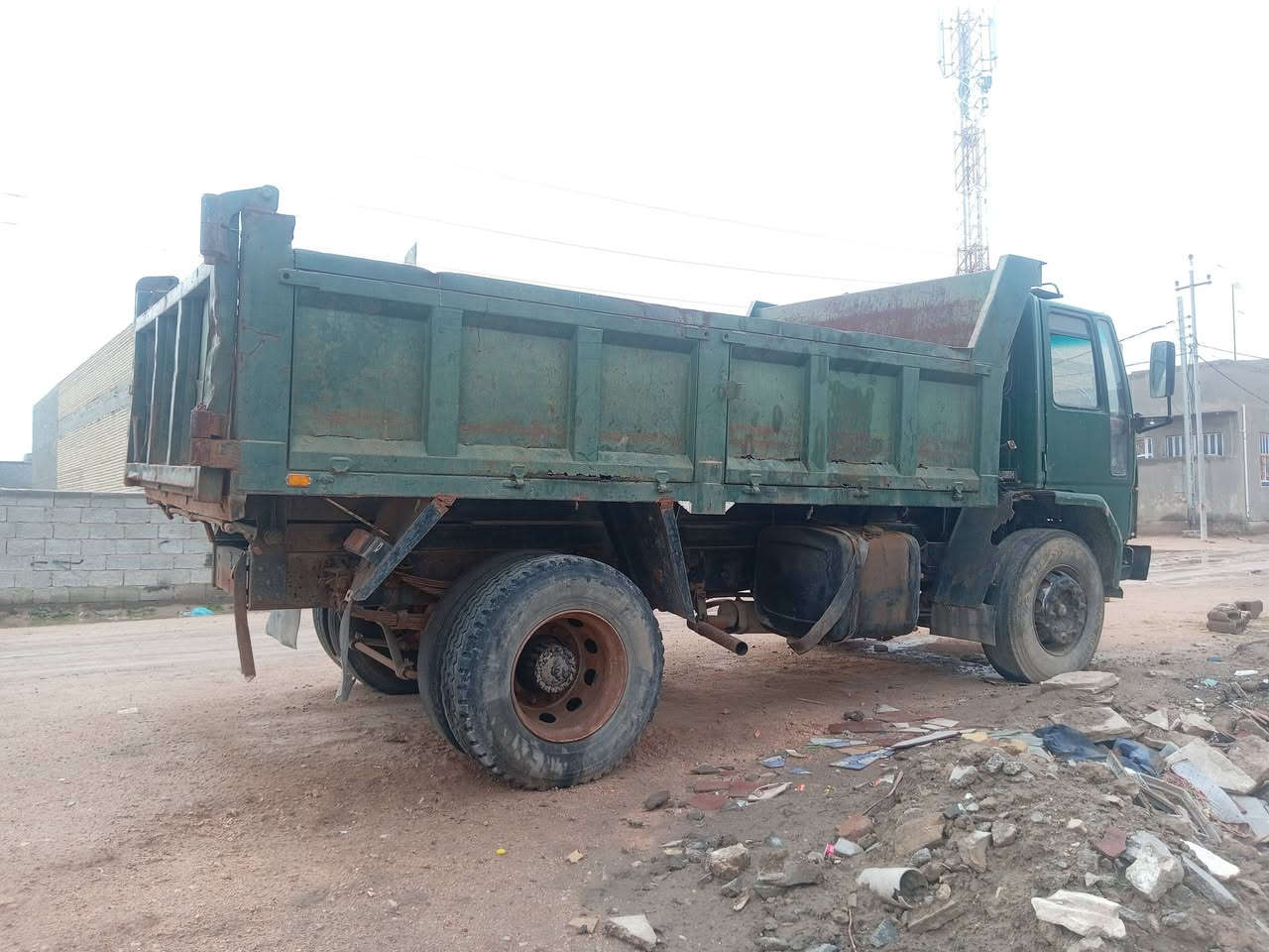 سلام عليكم البيع تك افيكو جديد مكينه كير تخم تاير رافعه جديده سياره خير من الله قماره شاصي الرقم ***********
