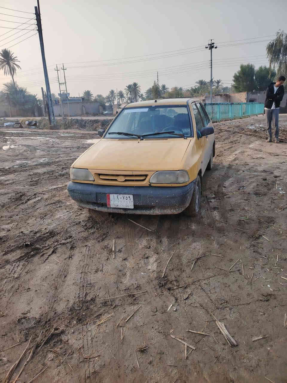 السلام عليكم 
سايبة للبيع 2012 السيارة حلوة بس لان مطينة ما مبينة مصفرة هيئة وغرامات دواخل حلوة السيارة ما ناقصة شي فقط السنوية منتهية مدتها السعر 27 
للاستفسار اكثر *********** رقم صاحب السيارة غير متواجد على الفيس مكلف
