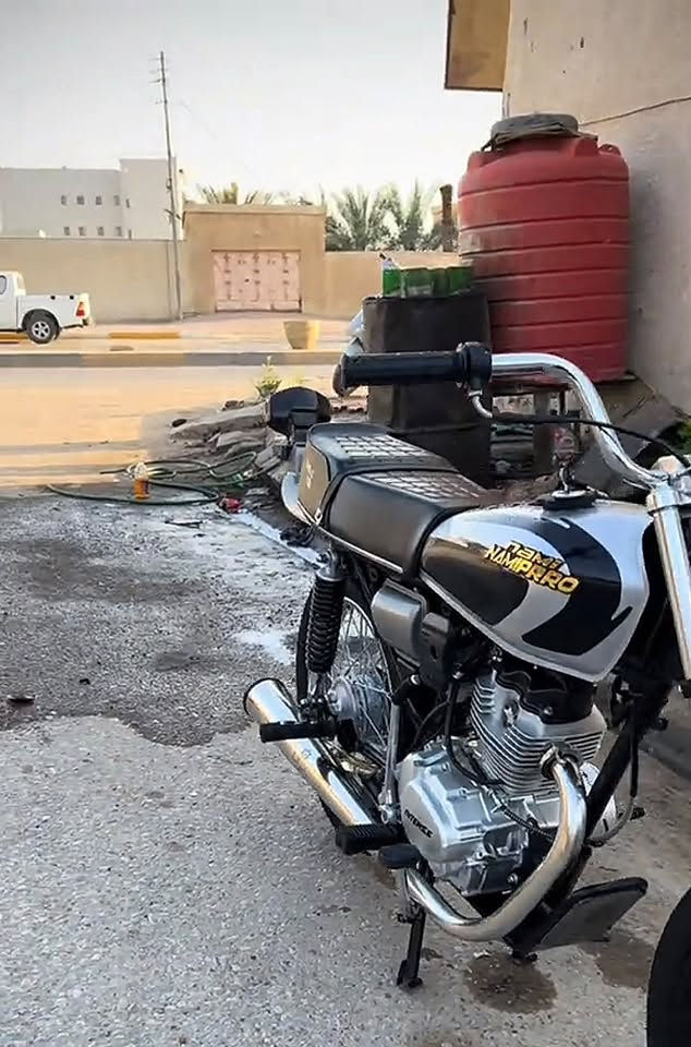 السلام عليكم اخوتي
دراجة نامة برو 
مكينة شرط ما مفتوحة 
تايرات جدد قبل 3 ايام مبدل 
كفالة عامة دراجة خير من الله 
السعر: 400 
تواصل: ***********
