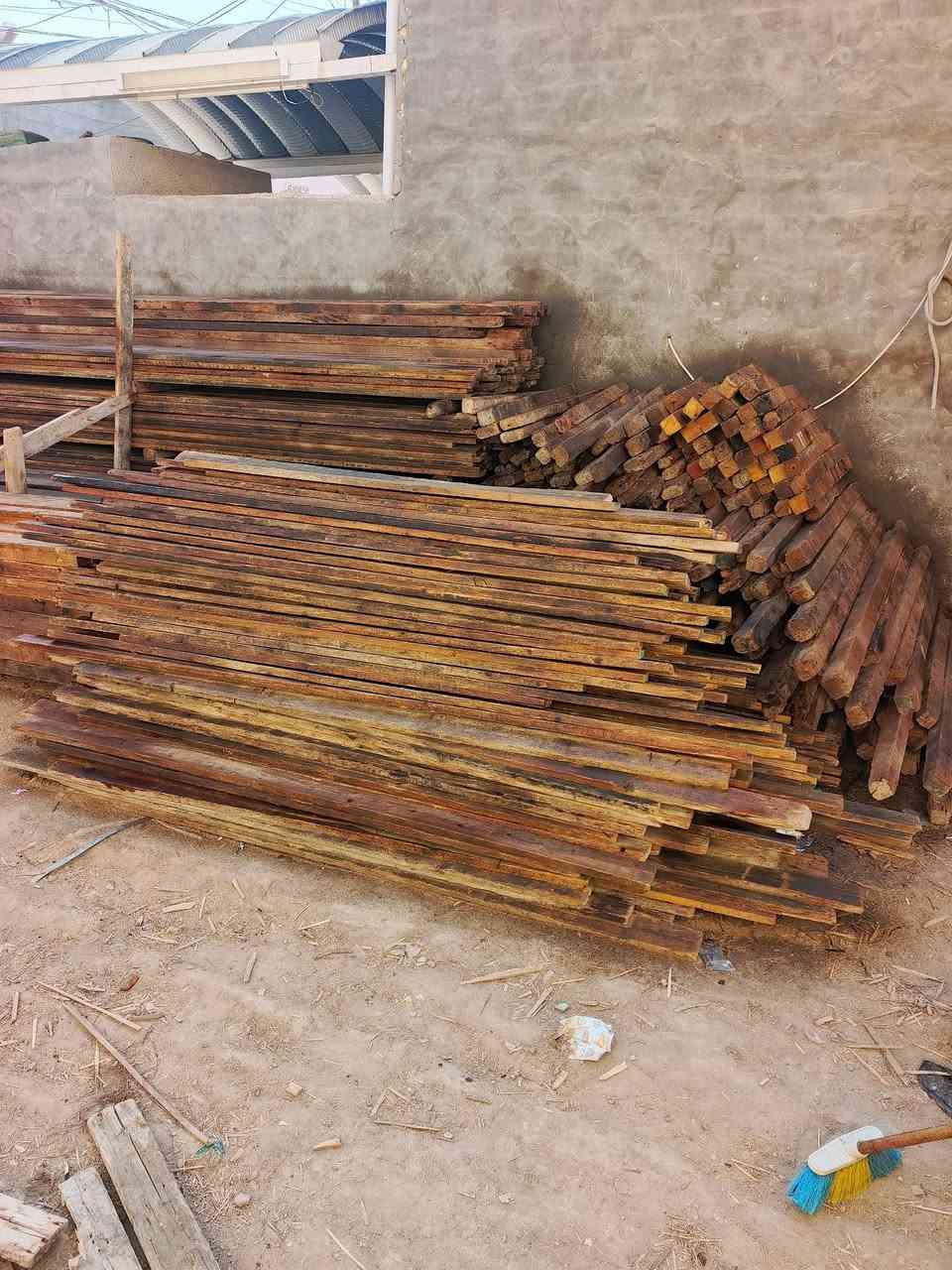 قالب خشب للبيع مساحه 200متر روسي تارس العنوان بابل ***********.  ***********
