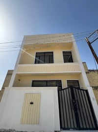 ١٠٠م • ٣ غرف وصاله • جاهز للسكن