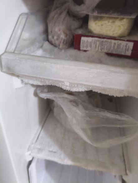 ثلاجه ومجمد شغاله ثلج سعر ٢٣٠ قفل للاتصال ***********
