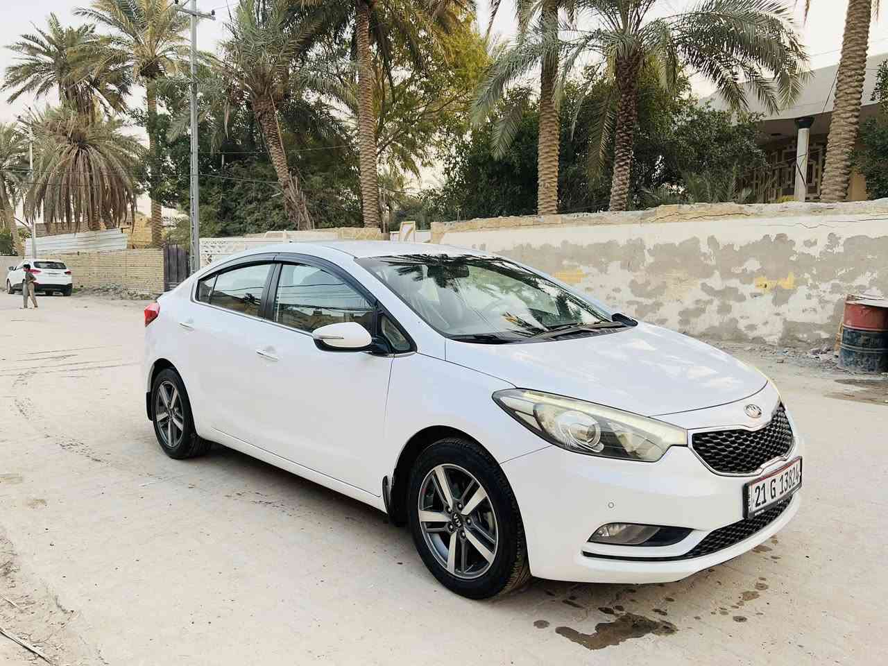 سلام عليكم سيراتو مديل 2013 خليجي شكل 14 مكفوله كفاله عامه سياره جديده وضع شركه كير مكينه حداديه تبريد سياره جاهز ماشيه 125 شرط سبير مانزل رقم  وسنويه جدد موصفات لد امامي خلفي حساس امامي خلفي كأمره مري شفط يدات نيكل حاكيه وباقي موصفات السعر   118   ***********
