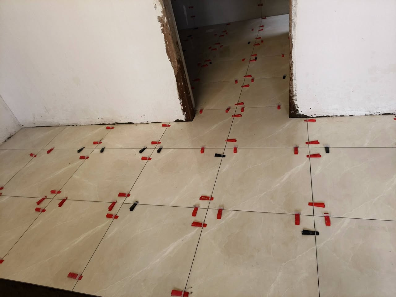 سلام عليكم ورحمه الله وبركاته خلفه سراميك شرط درجه اولى التزام بالعمل شغل مخافه الله خاص مفتوخ رقمي***********بيه وتساب
