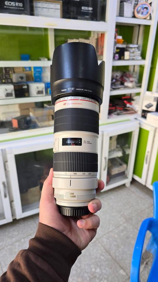 كانون 6 مارك 2 اخت الجديد فقط بدي
السعر مليون و 125 الف. شتر 11k

عدسه 70-200 نظافه 99‎%‎
سعره مليون و 425 الف 

مكاني بابل
***********
