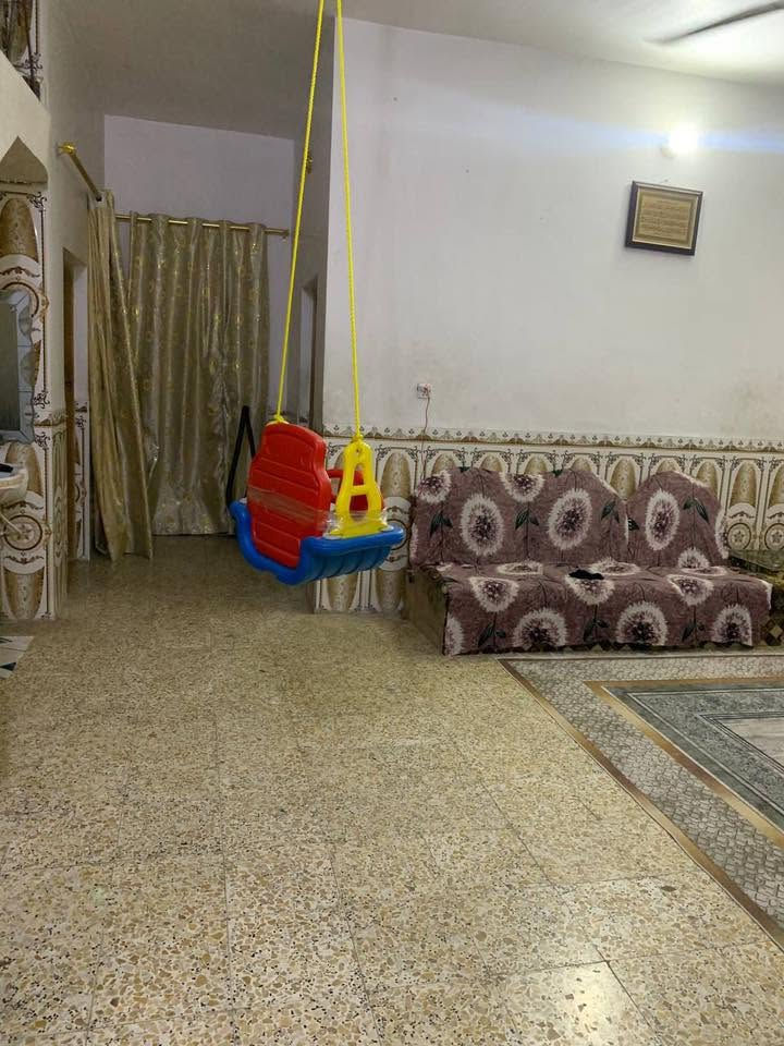بيت 200م طابو زراعي سند 25 مشمول بلتطويب مسوين معامله 
بناء درجه أولى صب كونكريت فوك وجوه 4 غرف نوم اثنين سويت مع مطبخهن أربع صحيات بي كاشي سراميك بورسلين 
العنوان شارع المطحنة مقابل قرية الغدير 
السعر 125 مليون استفسار ***********
