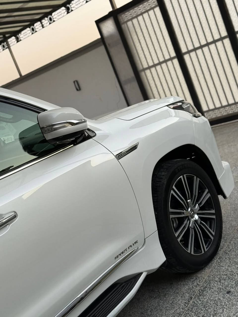 ليكزز LX 570 موديل2017بريم فول مواصفات داخل بيجي سياره تحفه ماشاالله هيبة بالشارع بدون بارد  , بدون رصعات ,بدون حتي شخط 
بدون ضربة 
سياره رمل مابيه  ،باقيه سياره كلها بشرط
سياره بل بل كارتون  ماشاالله

ماشيه (100) الف كيلو حقيقي بشرت  

💎 ســعــر 700 وبيه مجال  ::  

فول فول مواصفات
بصمه ، الانزيلاق ، شغال ، كشن جلد و هيتر
راس ديفيدي ، كاميرات ,ثلاجه , زينون ، جلد جاف تدفئيه شفط ، التبريد خزينه ،نظام ايكو ،سبورت ، حساسيه الديك الموخره ،مرايات ، الفتحه ، باب خلفي جك ، رادار امامي .....)
محرك كير  بشرط مامفتوح
سياره حيل نظيفه كلشي علي بلاد لوك
 السنويه بشرط تحويل و 
سياره مابيها دينار مصرف كامل من كل نواحي
نظافه 100 ٪؜ كامل بدون نقص  سياره اي نقص مابيها   
مكان السياره البصره ***********
