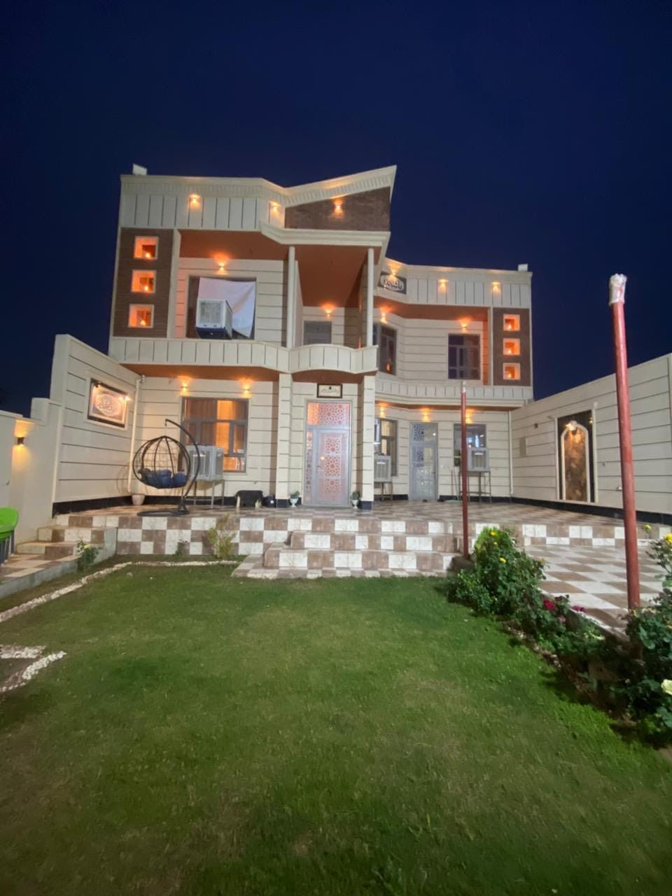 السلام عليكم
بيت طابو صرف 
حي الجمعية مباشر ع السايدين٣٠ 
خدمات كامله فووول 
اجازة بناء مساحه البيت ٢٥٠
خمس غرف نوم هو و الاثاث 
بيت مرتب وراقي جداً بناء حديث 
السعر ١٥٠ مليون وبي مجال 
مداور ثاني يوم 
مكتب تكريت للعقار مجاور مكتبه فاروق شارع العلم الرئيسي
اتصل وتدلل
***********
