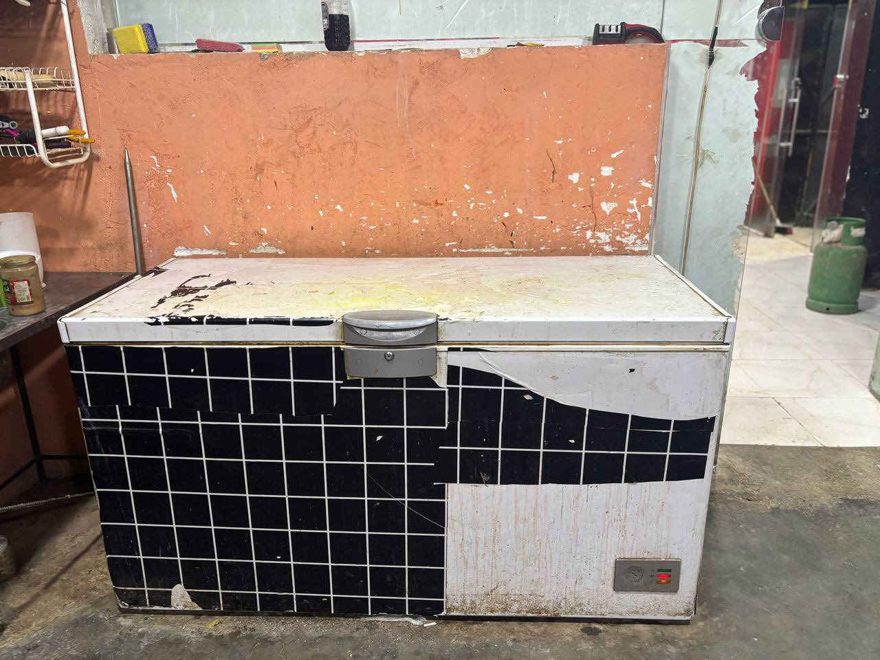 غراض مطعم للبيع
‎1-فرن لحم بعجين
‎2-فرن بيتزا
‎3-فتاحه عجين
‎4- عجانه 25 كيلو
‎5-ميز مرمر مفصل ؏ الفرن
‎6-ميز ستيل
‎7-گريل
‎8-شواية كص
‎9-عارضه مشروبات
‎10-جام خانه ١٠ ملم
‎10-ميز عدد ٣+كراسي+مجمدة كبيره
ملاحظة ابيع المطعم شلع يعني تشيل الغراض تفتح بالمكان الي يعجبك كله شغال  وبالشرط تجي تشوف بعينك 
العنوان صلاح الدين طوز خورماتو


**إذا كنت صاحب هذا الإعلان وتريد حذفه لأي سبب، رجاءا أرسل رسالة إلى الدعم الفني**