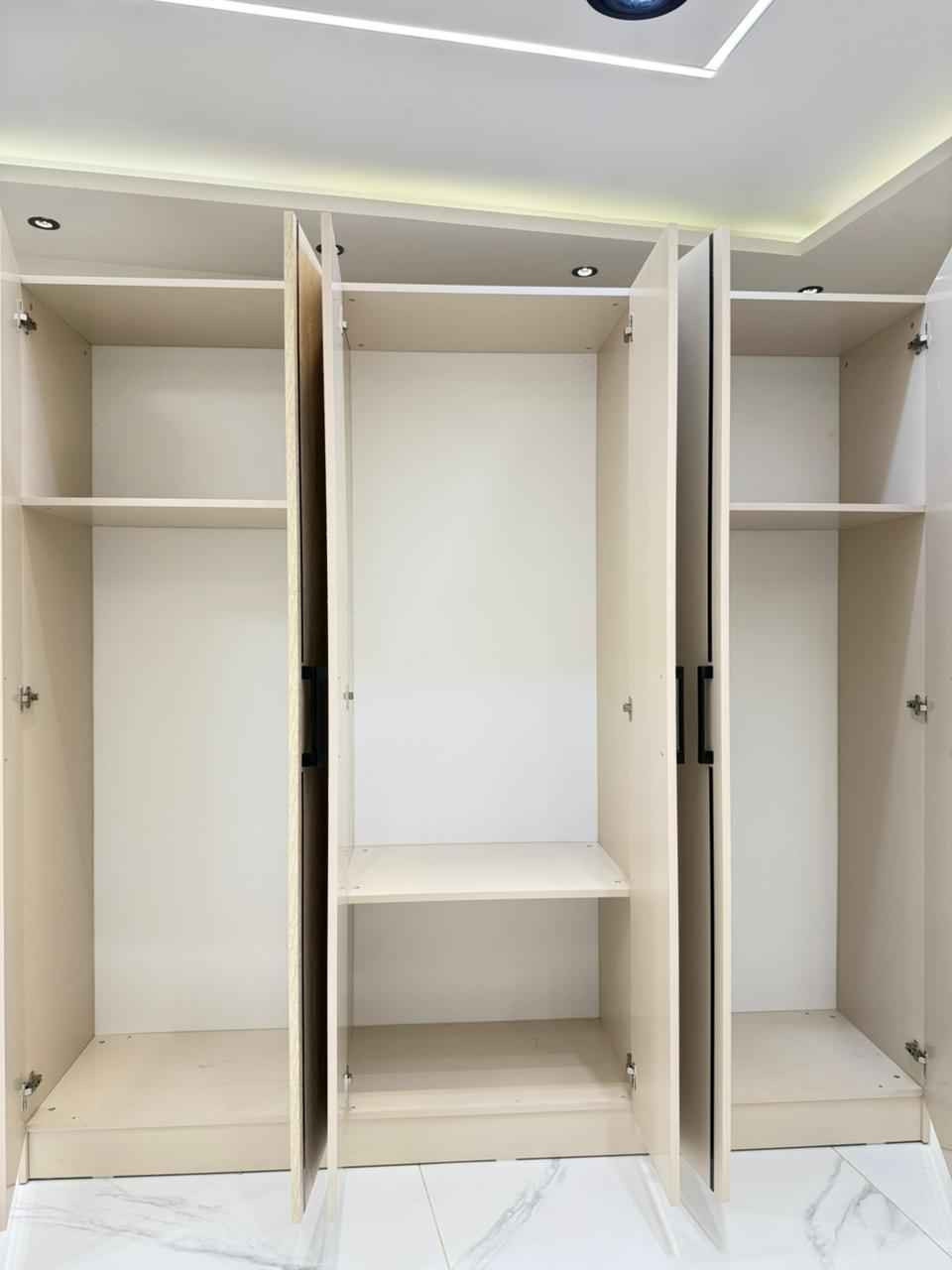 غرف نوم تركي 5 قطع كنتور 6 ابواب طول الكنتور مترين و ٢٠سم الجربايه وي الكومديات 3متر 
السعر 625 الف فقط 🔥🔥🔥
للحجز والاستفسار راسلونا وات ساب 
***********
البصره 
نقل وشد داخل مركز البصره مجاني توجد خدمه توصيل للاقضيه و النواحي والمحافظات الجنوبيه بأسعار مناسبه ملاحظه ما تدفع اي مبلغ قبل لا تنشد و تكمل ابيتك عليكم بس تنزيل الكراتين من السياره لداخل البيت البصرة, العراق
