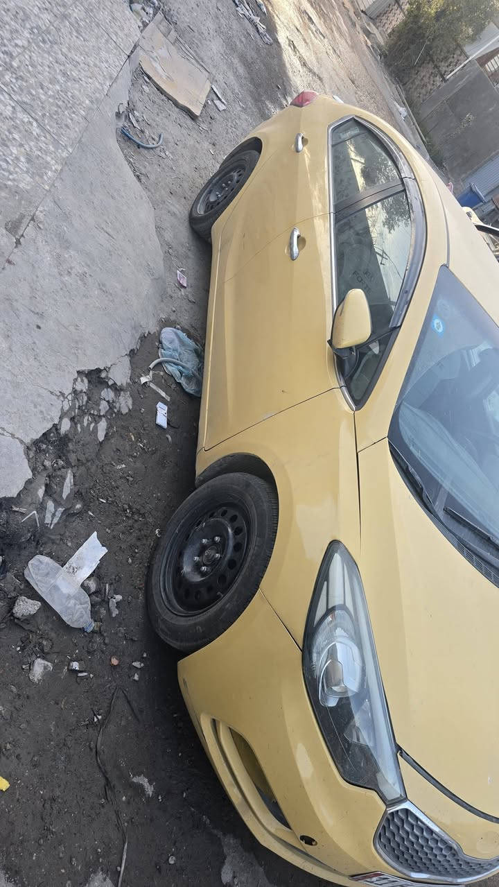 سلام عليكم فورتي مديل 2015سياره كلش جديده مصبوغه صبغه وحده مكينه 2000المرغوبه لاصرف ولا تبخير تخم تاير جديد حداديه جديده سياره ماشيه 109ميل غرفته كلش حلوه سياره مال بيت وبسمي رقم دولي بغداد السعر 102وبيه مجال بصيط كلش والموشراي لايتعبني ***********
