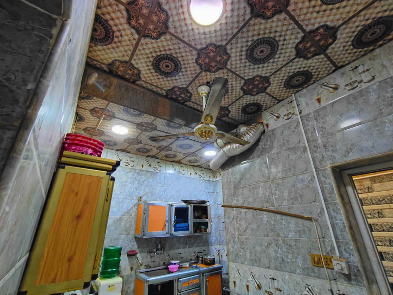 سلام عليكم بيت 140 متر الرهن35 مليون بيت بحي النداء درجة اولى شارع عام يتواجد في أربع غرف نوم وحده منهم سويت وصاله خمسه ب8 مع حمام البيت بأكمله فرفوري  الاتصال على الرقم ***********
