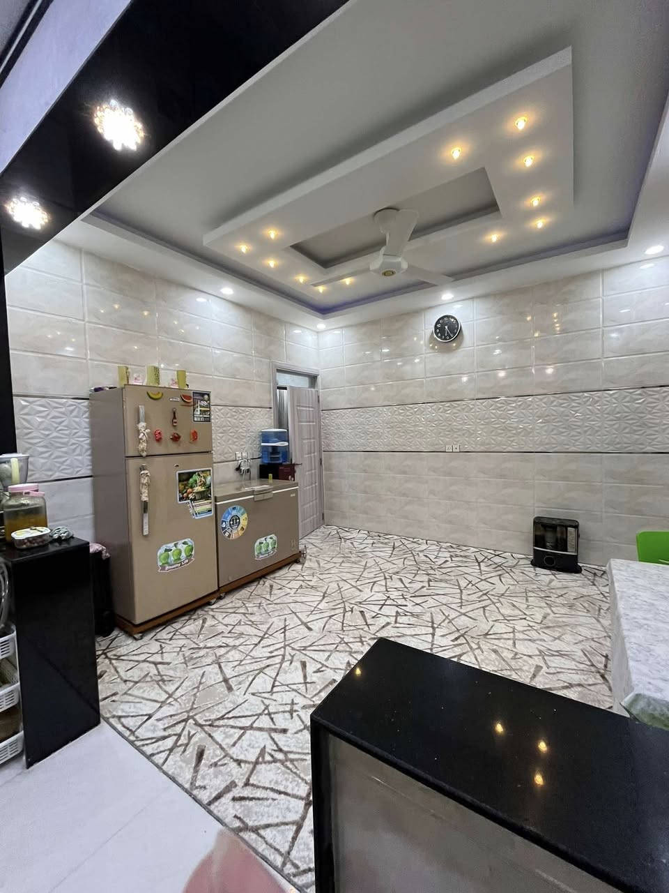 ----- عقارات الموصل الحدباء -----

                   🏤 دار للبيع 🏤 
🌍حي الفلاح الاولى مدخل الملعب قرب جامع عزيز الغفور ..🌍✨🌟

🔴 مساحة الدار 200 متر 

🔴 واجهة 10 متر 

🔴 عرض الشارع 10 متر 

🔴 بناء حديث وممتاز جدا 

🔴 يحتوى الطابق الاول غرفتين نوم 
     والطابق الثاني 4 غرف نوم 
🔴 نظام دكتات 

🔴سند زراعي طابو الزهور مسجل بلدية في قطاع الحدباء 
    بأسم صاحب الدار نفسه...

            ///////////////////////////////////////
 لمعرفة التفاصيل والسعر الاتصال على الرقم

                          ***********

🔵 نستقبل جميع طلباتكم وعروضاتكم...
