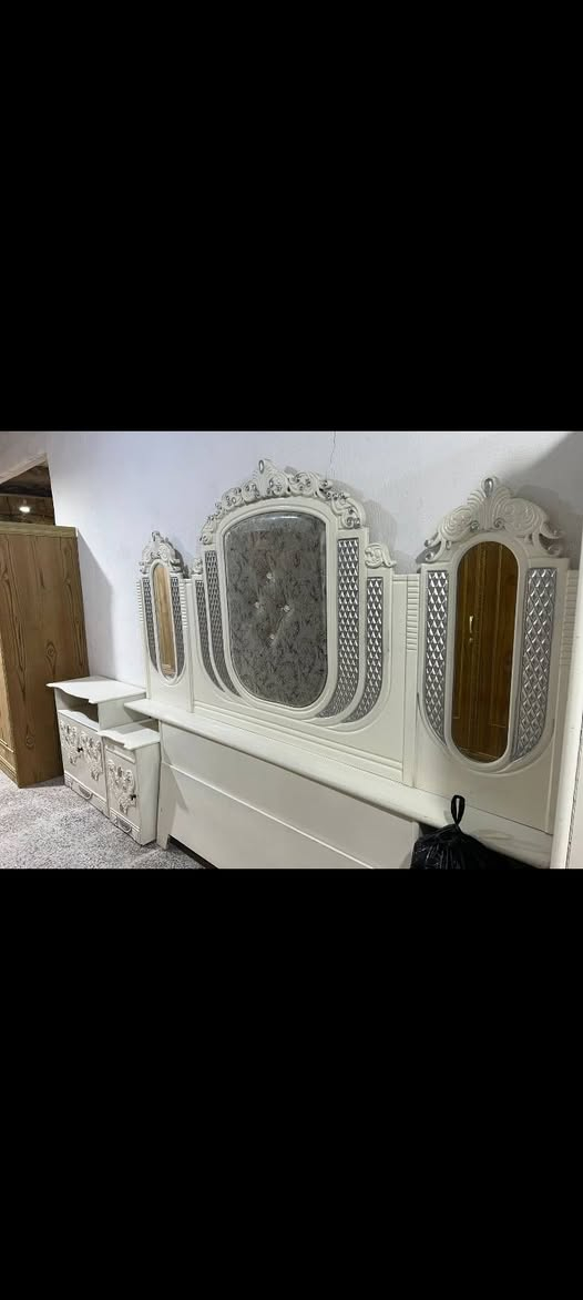 غرفه عراقيه للبيع بسعر 700 وبيها مجال قليل مكان نجف وهاذا تصوير   ***********
