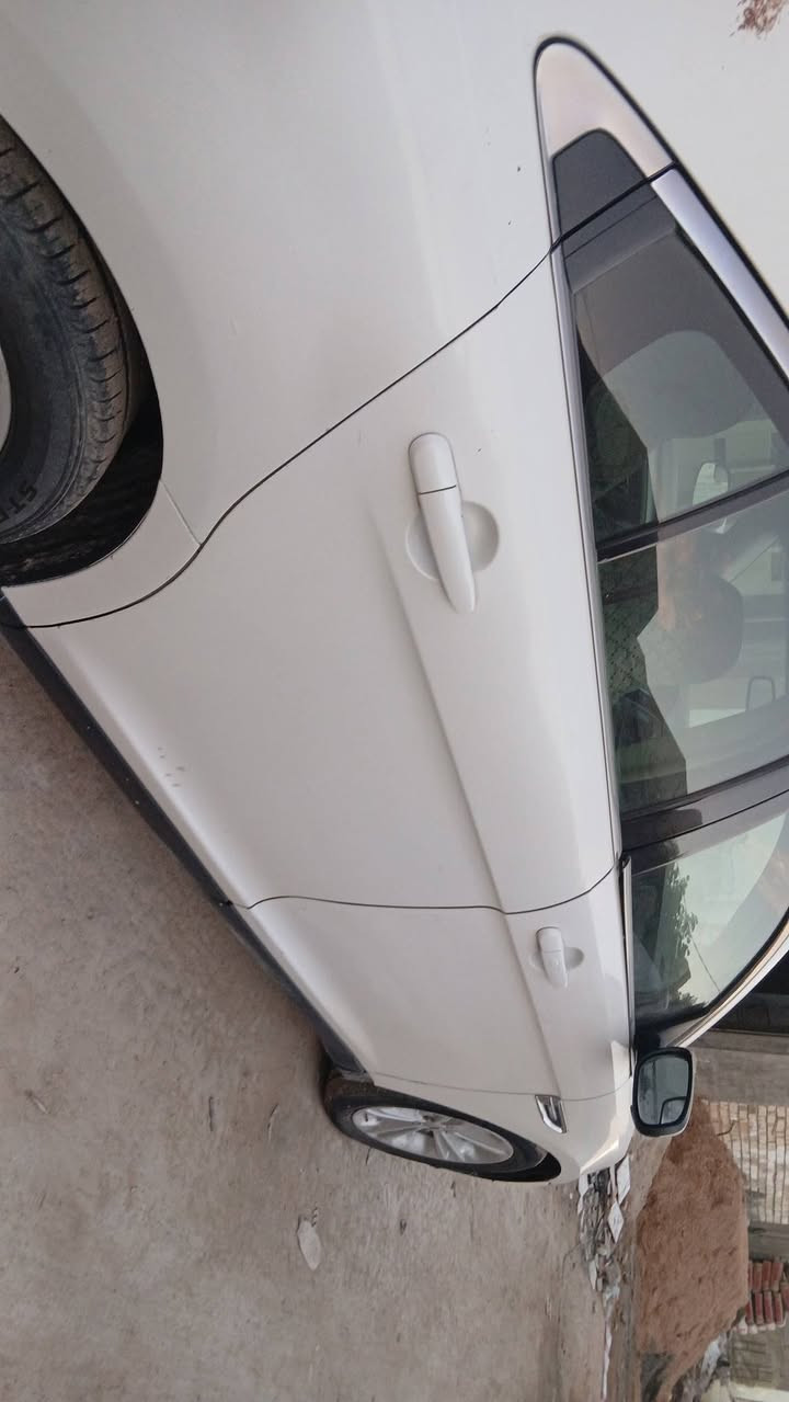 فورد تورس أمريكي ١٣مصبوغه حزام السياره فول فتحه تشغيل عن بعد رقم انكليزي بغداد الغرفه بيجي بصمه السنويه ٢٧ بيها فقط بلك حاشر يعني تفتحه او طلعه يمك ظلت السعر ٨٥
