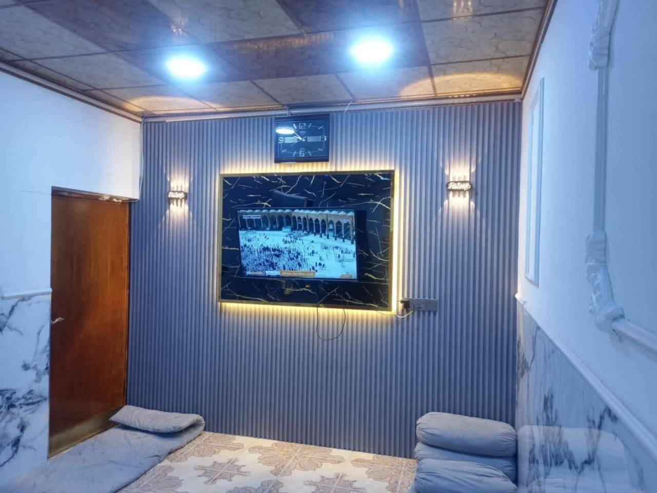 بيت للبيع #طابو_صرف
مساحه 160 m² فول سيراميك والفرع فول خدمات 
طابقين طابق الاول استقبال +مطخ  +غرفتين نوم+صحيات حمام و wc. سقف اشتايگر 
+حديقة وكراج +سستم كامرات مراقبة 
طابق الثاني غرفتين نوم وحده منهن جاهزة والثاني باقي البياض فقط 
الموقع الجمهوريه قريب عل سايدين الدكاكين البلدية خلف بيت حجي سعدون قريب عل جامع مالك...

للتواصل والاستفسار تواصلوا مع الرقم
 ***********
