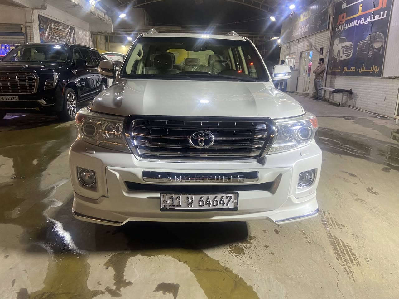 السلام عليكم لاندكروز موديل ٢٠١٤ خليجي بريم اصل ام الطفاية كفالة عامة من صبغ وتبديل ماشية ٩٠ الف حقيقي شرط برغي ما مفتوح بيها المحرك والكير كفالة وبيها تخم تاير جديد ومواصفات البريم معروفة 
فتحة سقف سلايت 
بصمة ابواب وتشغيل وصندوق 
تشغيل عن بعد 
انارة ترحيب 
انارة داخلية
دشبول صاج 
داخل جلد بيجي سبعة راكب 
ثلاث قطع تبريد مركزي 
فور ويل 
كاميرا دوارة 
حساس امامي خلفي مكانها بغداد وسعرها 
٣٩٣ للاتصال 
***********
