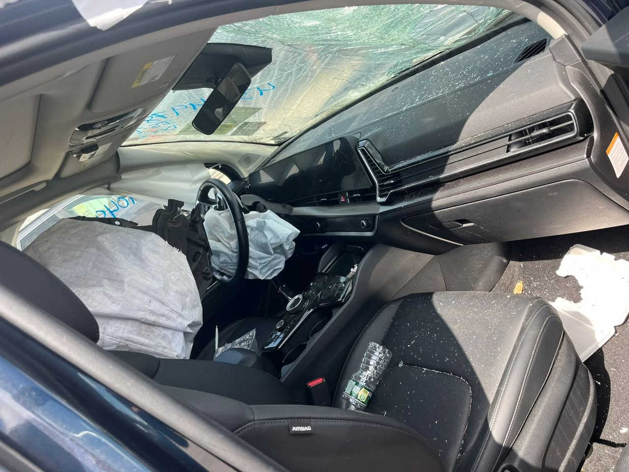 كيا سبورتج 2024 EX هايبرد #بانوراما
موجودة بعمان بالأمكان ادخالها بكتاب الشهداء 
ابيع بعمان خارج الحاوية 
السعر 108 
***********
