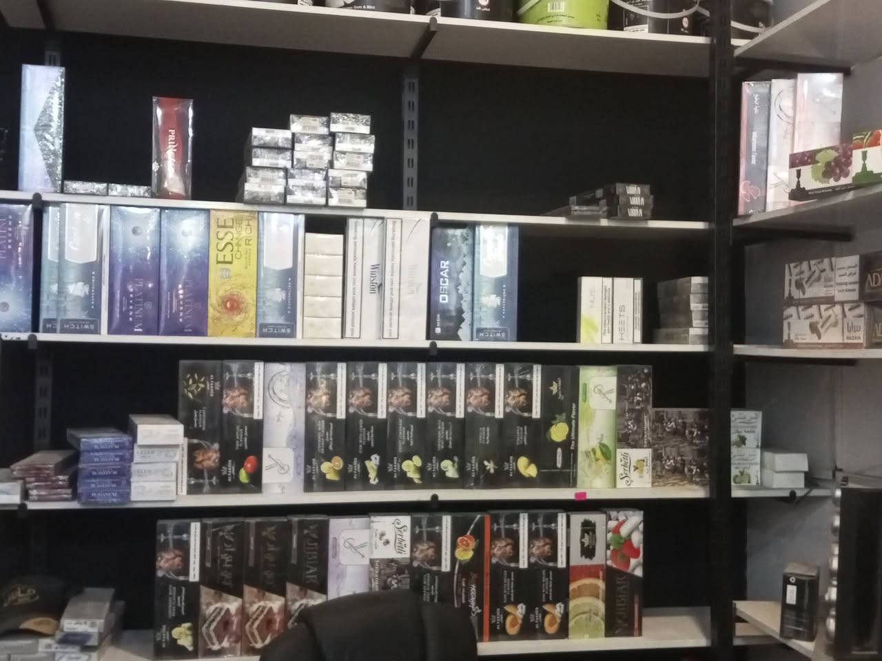 السلام عليكم 
للبيع رفوف زجاجيه وجام خانه ولوحة اسم المحل 
Whatsapp:***********
