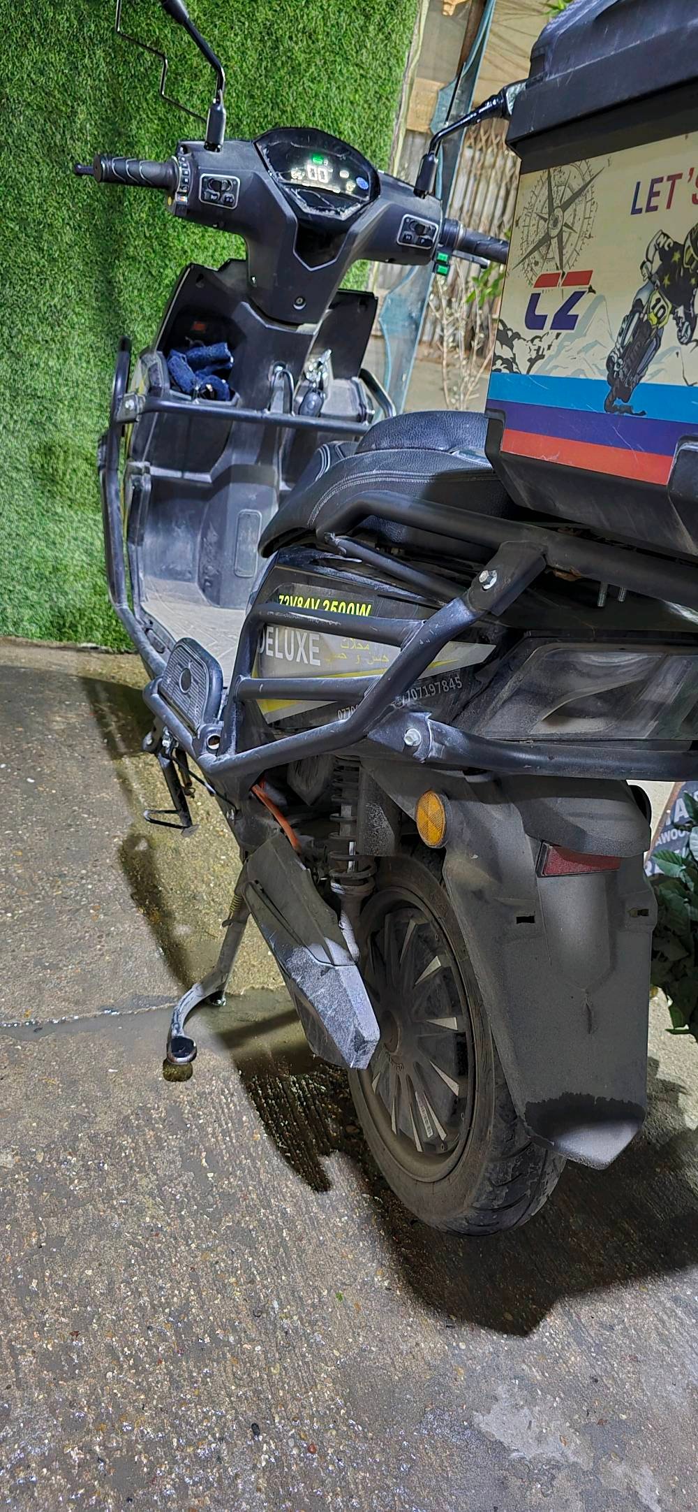 نوع دراجة سكنس شحن

محركك2500
باتري 38 امبير 
سبع بطاريات
84فولت
80الى90 سرعة
ماشية 6الاف 
تاير حجم 12
بيهة درع كامل على دراجة 
وجنطة خلفية 
وقمرية حماية من المطر 
سعر مليون و 100بيهة مجال 
عنوان الكاظمية