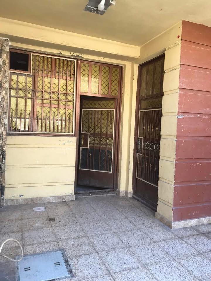 للإيجار         مشتمل طابق أرضي فقط منفصل معزول تماما مساحة 125 متر    غرفة نوم واحد     غرفة استقبال.      هول (صالة )     مبخ    حمام      تواليت شرقي   و غربي.    الزعفرانية ال 4 شوارع خلف مول فيروز.     للاستفسار    ***********
